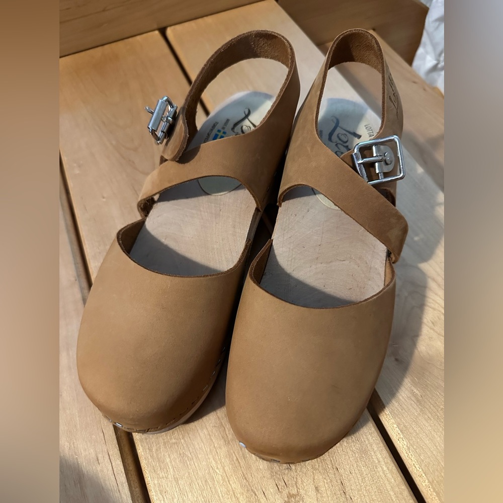 Lotta From Stockholm size 36 low wood brown clogs